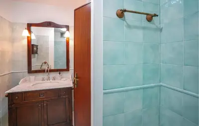 Bagno di 3 Bedroom Nice Home In Tavarone