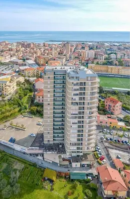Vista generica su Lavagna o vista sulla città dall'interno dell'appartamento