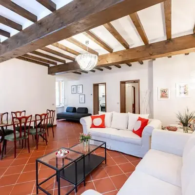 GuestHost - Large Apartment in the Historic Center of Parma
