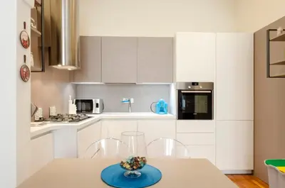 Cucina o angolo cottura di JOIVY Bright 2BR flat with Parking in Rapallo Centre