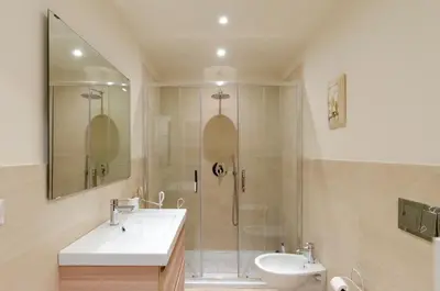 Bagno di JOIVY Bright 2BR flat with Parking in Rapallo Centre