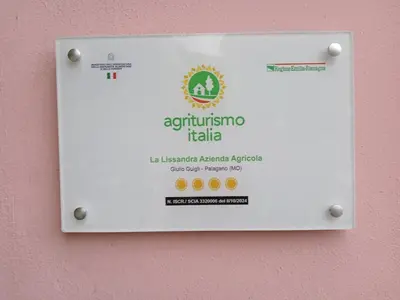 Certificato, attestato, insegna o altro documento esposto da La Lissandra Agriturismo House