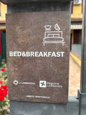 Certificato, attestato, insegna o altro documento esposto da B&B Canossa