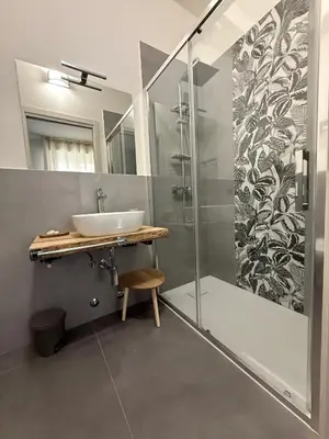 Bagno di Rooms primo piano