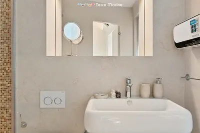 Bagno di Ambra, Terre Marine