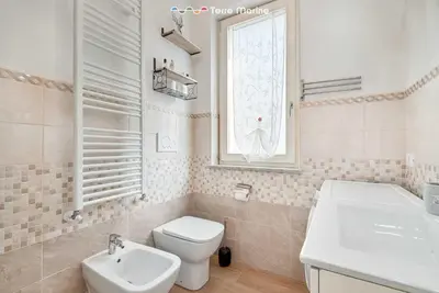 Bagno di Cherry, Terre Marine