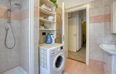 Bagno di 2 Bedroom Nice Apartment In Moneglia