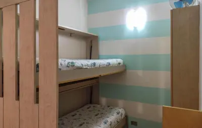 Letto o letti a castello in una camera di 2 Bedroom Lovely Apartment In Lavagna