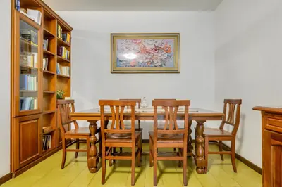 Biblioteca nell'appartamento