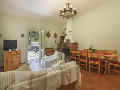 TV o dispositivi per l'intrattenimento presso Holiday Home Al Faggio - GLL120 by Interhome