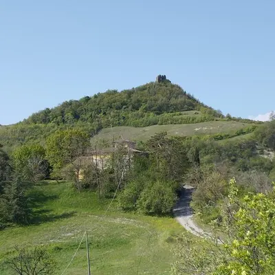 Vista generica sulle montagne o vista sulle montagne dall'interno dell'appartamento