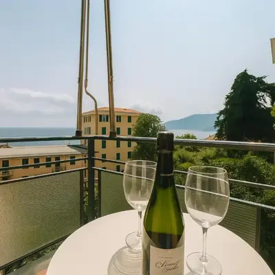 WELCOME RIVIERA-Primavera 1A- Vista mare- spazioso e comodo appartamento-2 bagni-wifi-aria condizionata in ogni stanza-garage a pagamento 15 euro al giorno