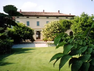 Giardino di Quaint Mansion in Stagno Lombardo with Garden