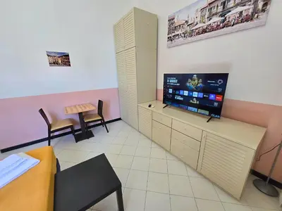 TV o dispositivi per l'intrattenimento presso Affittacamere Guest House Happy Holiday
