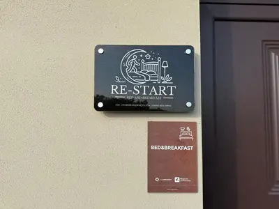 Certificato, attestato, insegna o altro documento esposto da Re-Start