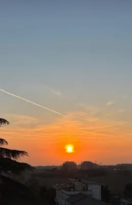 Alba o tramonto visti dall'interno del bed & breakfast o dai dintorni