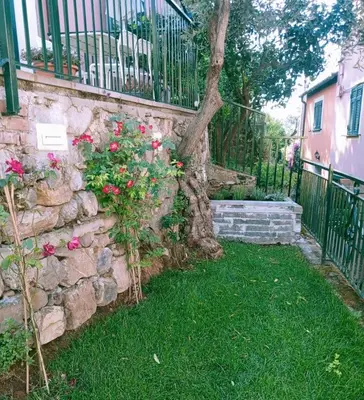 Giardino di CASA L'UNICORNO con giardino privato