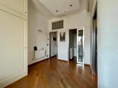Planimetria di Square Apartment in Centro città