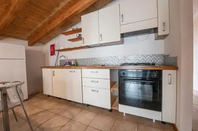 Cucina o angolo cottura di 211B - Appartamento Acacia, Terrazza Giardino e Piscina