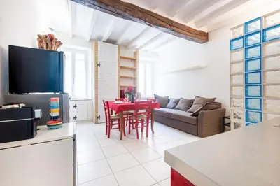 TV o dispositivi per l'intrattenimento presso GuestHost - Bright and Central Apartment in Parma