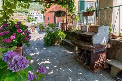 Giardino di Villa Questa - Oasi sommersa nel Verde