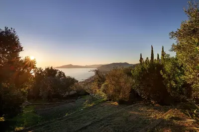 Paesaggio naturale nelle vicinanze della villa