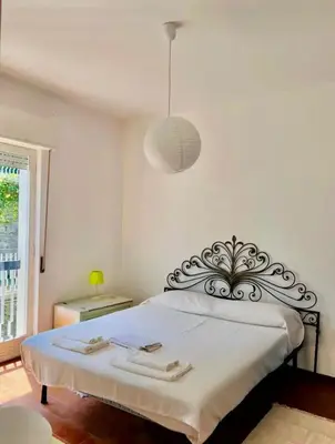 Letto o letti in una camera di Deiva Marina Home a due passi dalle 5 terre