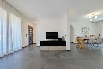TV o dispositivi per l'intrattenimento presso Sakura Villa - Luxury and comfort near Crema