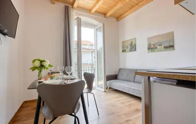 Area soggiorno di 1 Bedroom Awesome Apartment In Chiavari