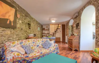 Cucina o angolo cottura di 2 Bedroom Awesome Home In Moneglia