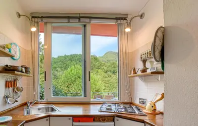 Cucina o angolo cottura di 2 Bedroom Awesome Home In Moneglia