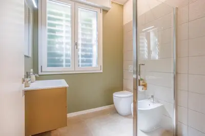 Bagno di Urban Eden Nest - Smart Oasis in the Motor Valley