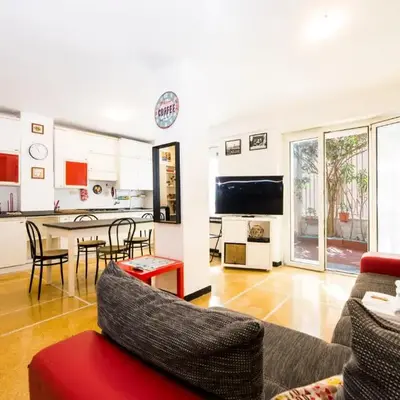 JOIVY Bright 2-Bedroom Flat with Terrace near the Beach