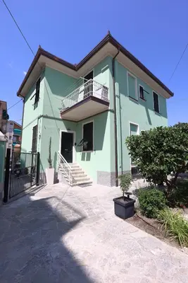 Edificio in cui si trova la stanza in casa privata