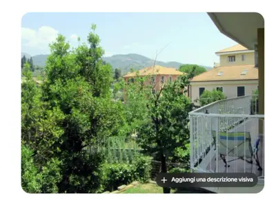 Vista generica sulle montagne o vista sulle montagne dall'interno dell'appartamento