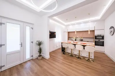 Cucina o angolo cottura di PARCHEGGIO PRIVATO 15 minuti a piedi dalla stazione di Migliarina