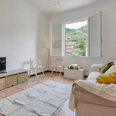 2 Bedroom Beautiful Apartment In Moneglia