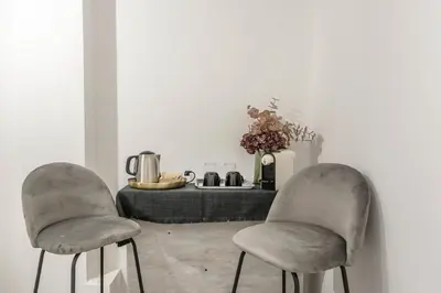 Area soggiorno di Golden's Suite nel cuore di Modena