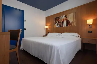 Letto o letti in una camera di Romeo e Giulietta Residenze check-in presso Hotel Toscanini