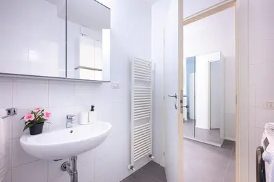 Bagno di GuestHost - Bright Studio Apartment near Hospital