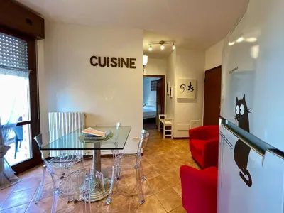 Area soggiorno di Soliera 105 - Appartamento su due livelli in zona tranquilla