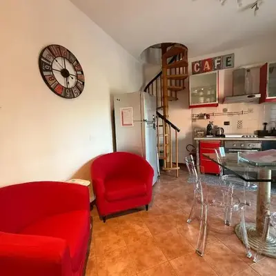 Soliera 105 - Appartamento su due livelli in zona tranquilla