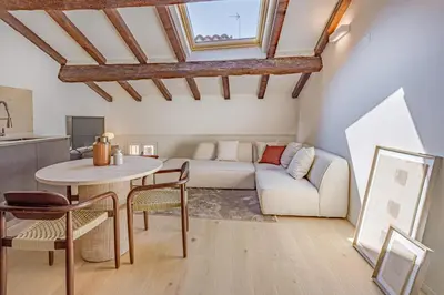 Area soggiorno di Respiro di Ghirlandina - Rua Frati 34 Palace by MoVeBNB