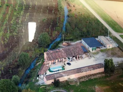 Piscina di Agriturismo Cascina Mezzulli o nelle vicinanze
