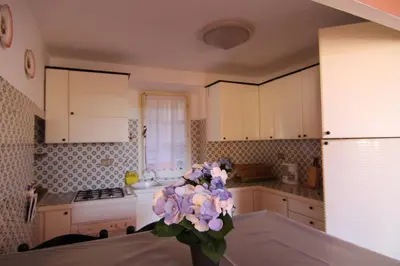 Cucina o angolo cottura di Five Lands Pink Cottage