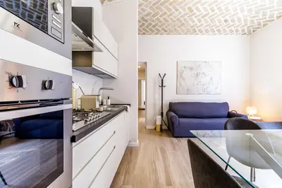 Cucina o angolo cottura di Chiara Apartment 6 guest - Train Station - Parking