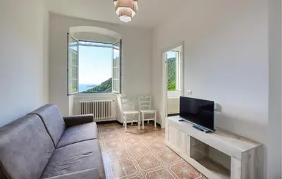 TV o dispositivi per l'intrattenimento presso 2 Bedroom Amazing Apartment In Semorile