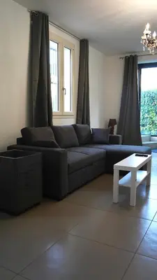 Area soggiorno di JD Suite Apartment near Ferrari