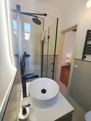 Bagno di Monolocale Modena con Parcheggio riservato pressi Clinica Fogliani e Centro Storico
