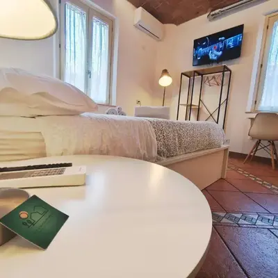 Monolocale Modena con Parcheggio riservato pressi Clinica Fogliani e Centro Storico